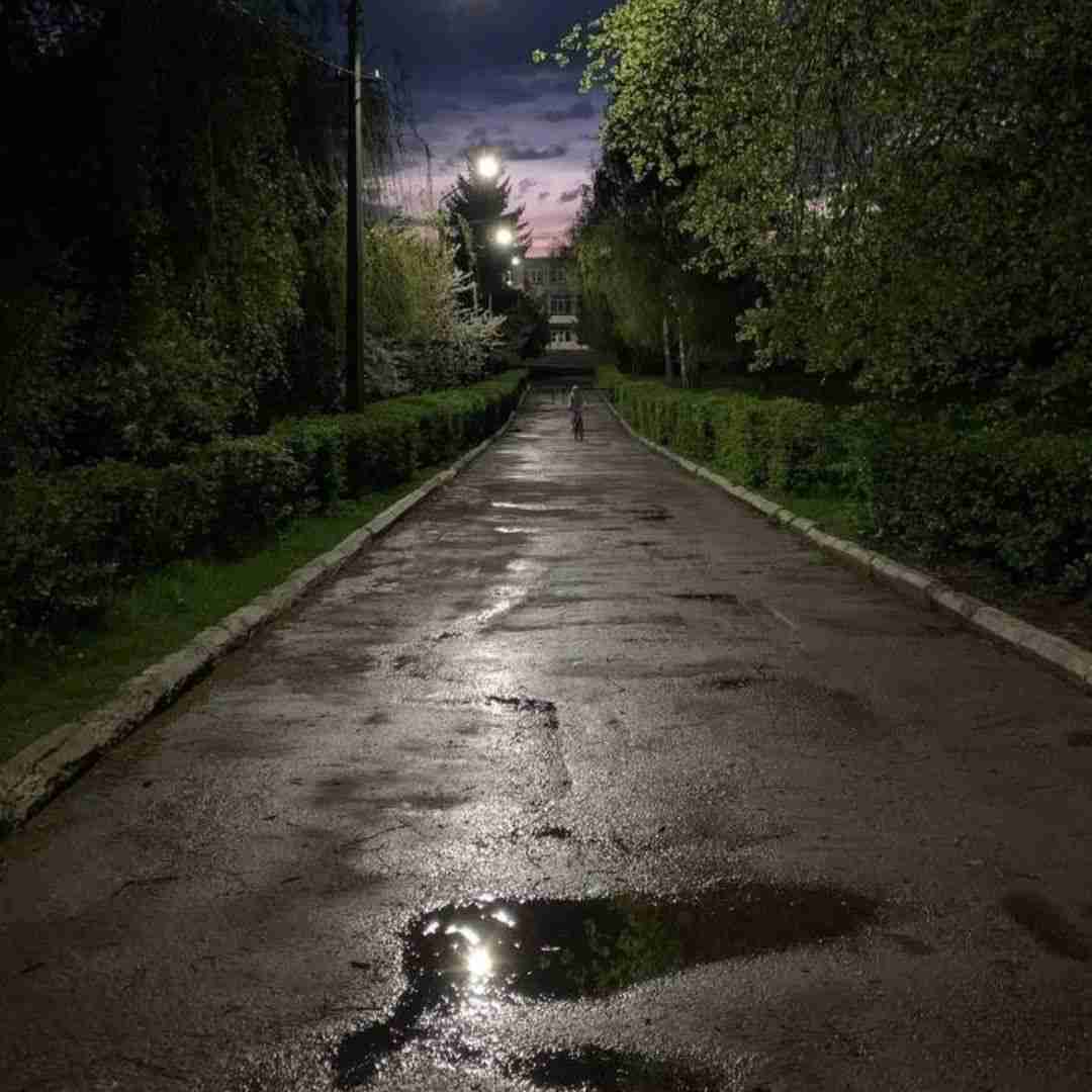  اون فکر میکنه داره راه منو میره هاهاها حسودیش شده