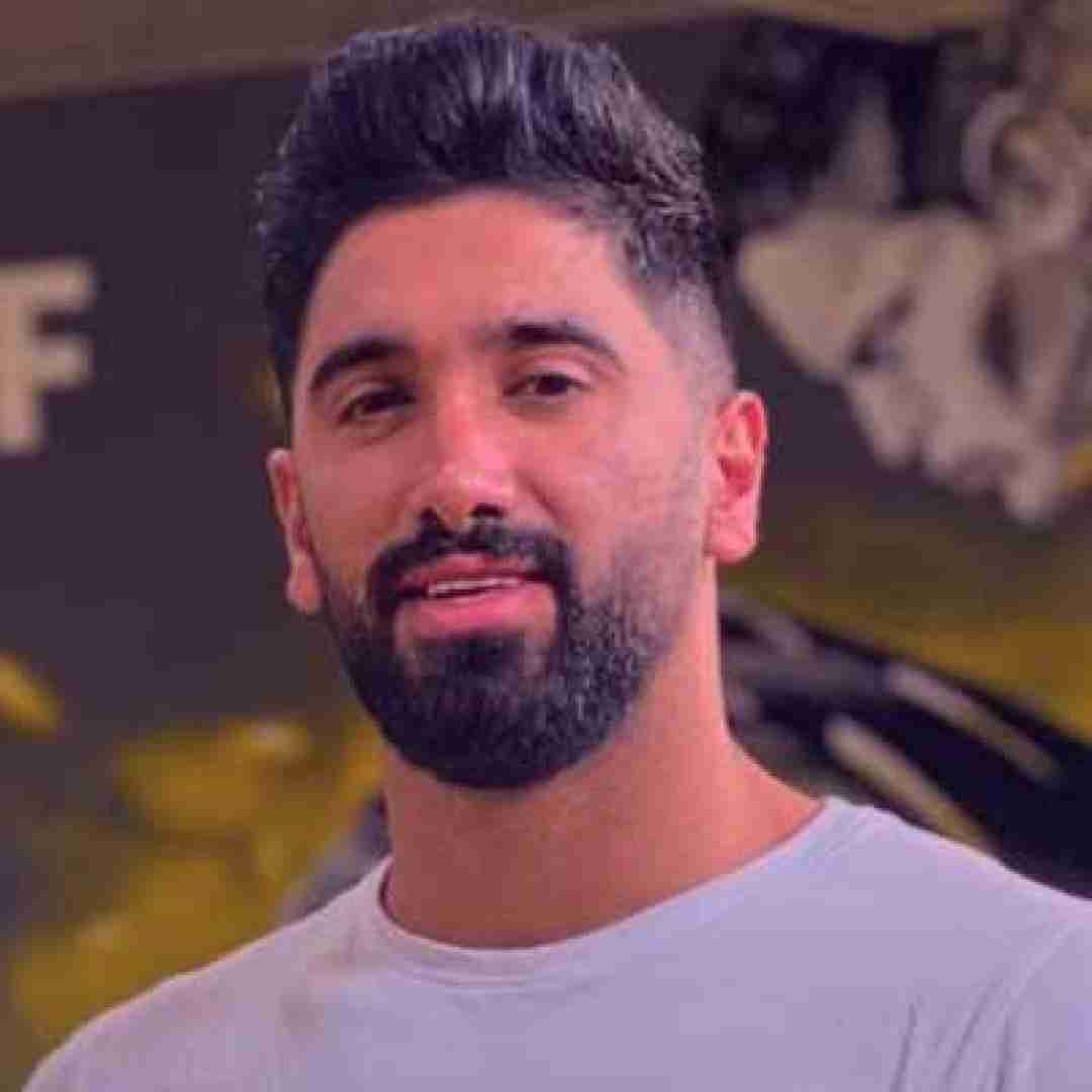 جواد عباسی  پر و مار