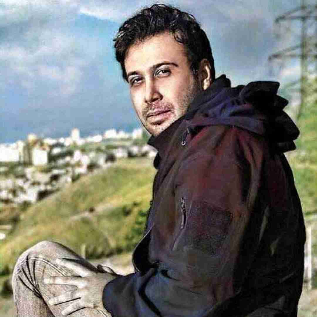  محسن چاوشی با پیانو زخم زبون