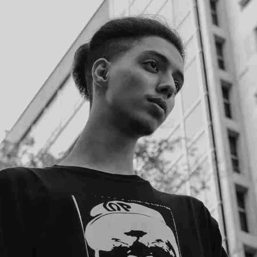 امیر خوشنگار آهای آهای عشق قدیمی تو قشنگ ترین در به دریمی