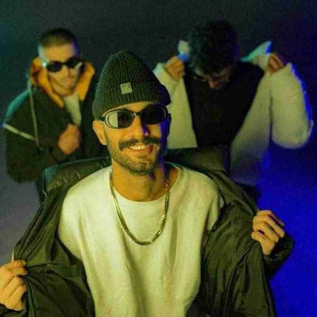 دکاموند حیفه که بعد هم قلبامون میوفته دست غریبه ها