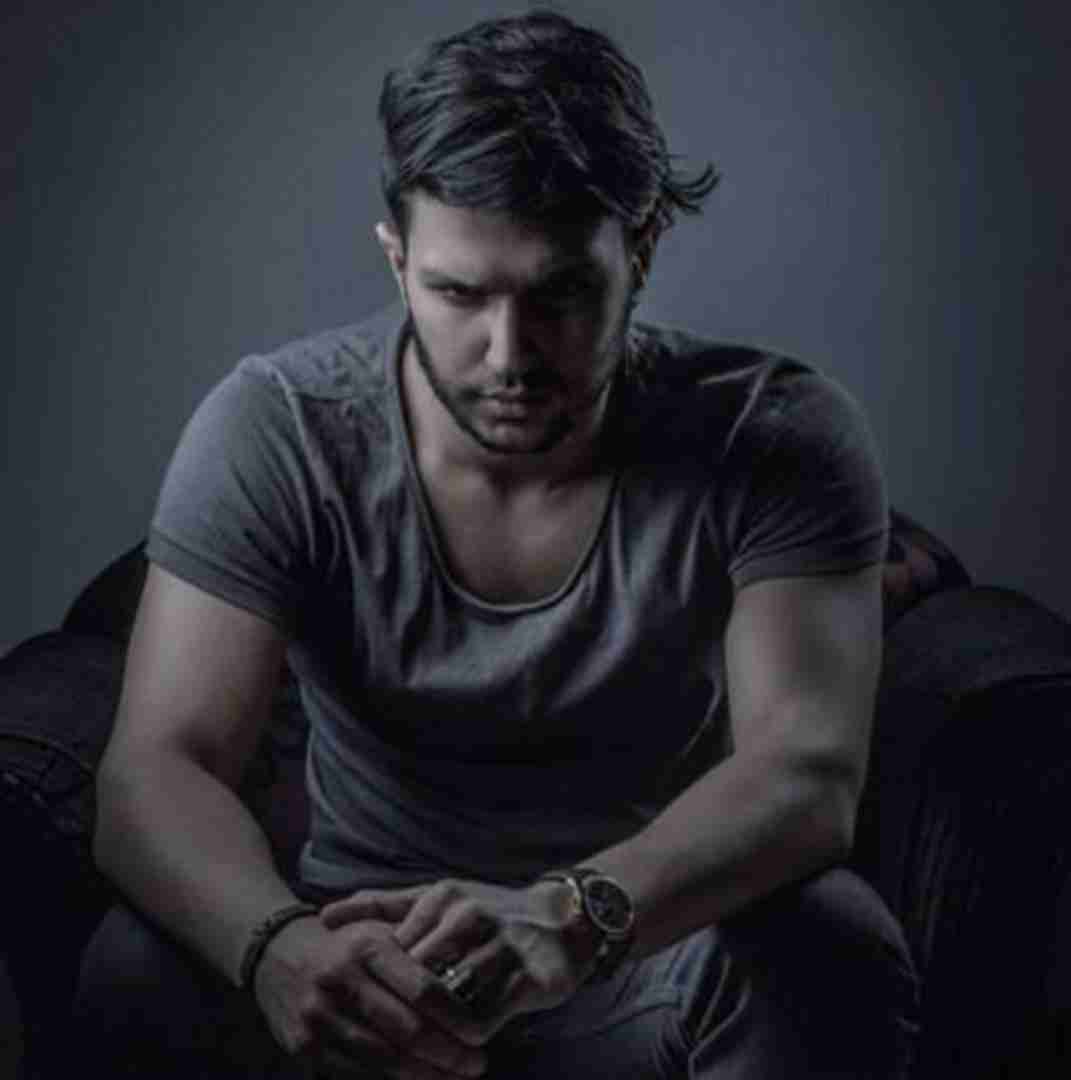 مهراب هرچی که سر تو دادم رفت همه رو حتی خودتو یادم رفت