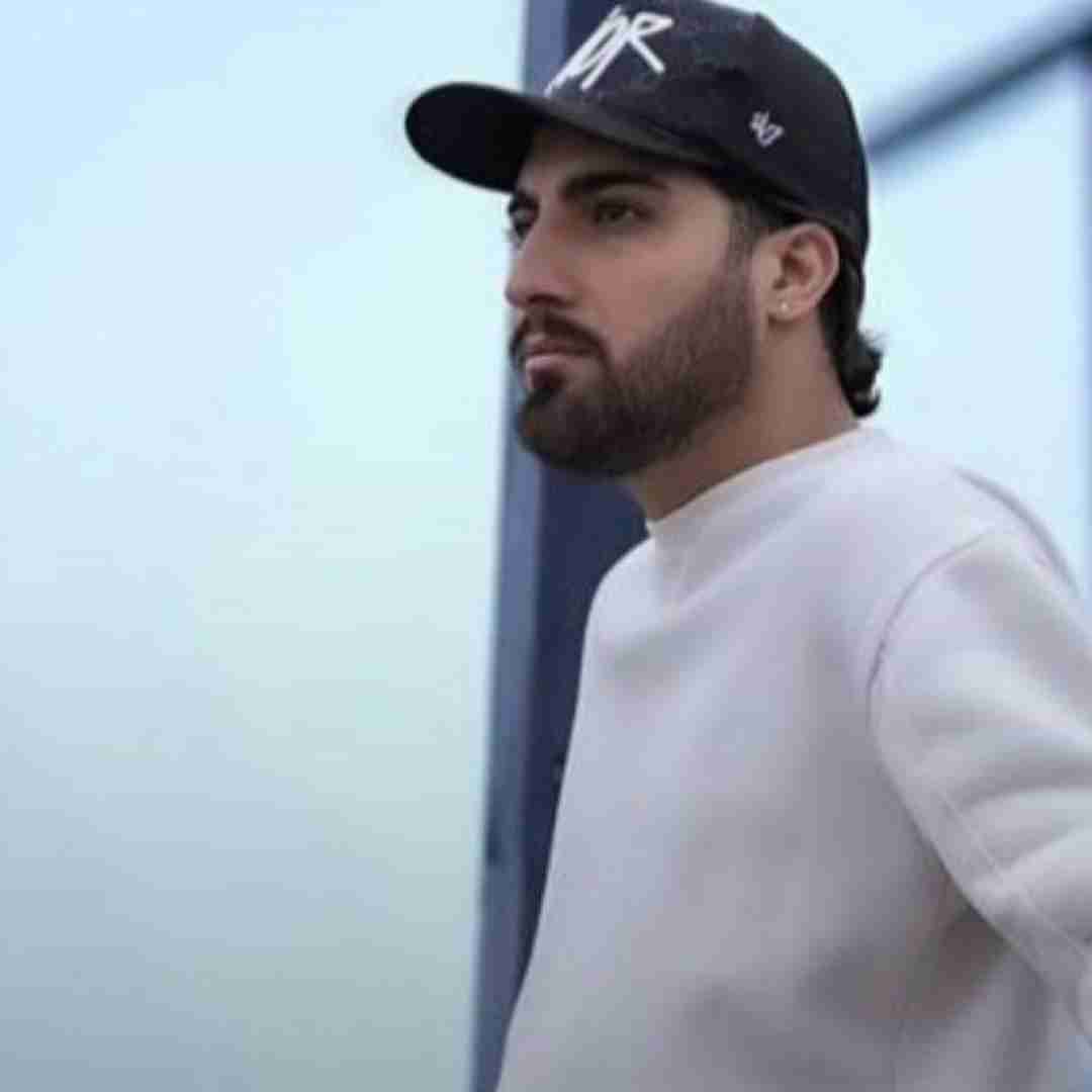 امیر لیام ساعت پنج صبحه مه هنو بیدارم خیلی وقته شبا