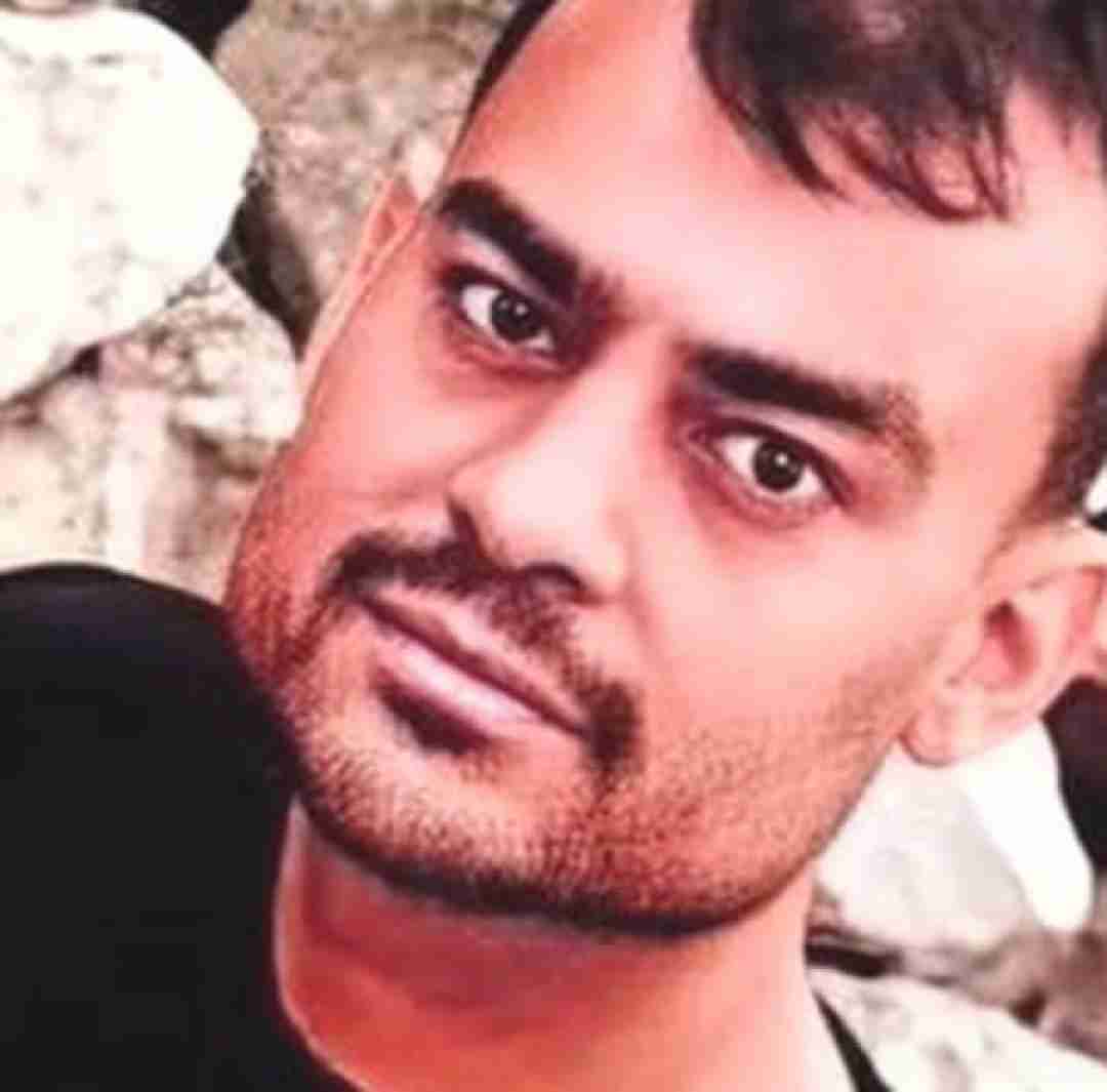 روح الله کرمی گشتی عکسیلد و ناو ای شاره دس و دسه