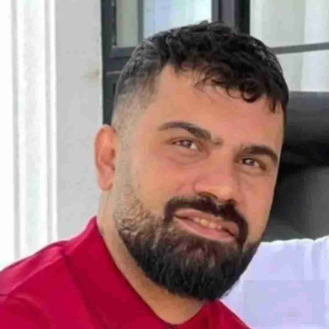 فرهاد جهانگیری یه اتاق تم تاریک وناو ای چهار دیواری