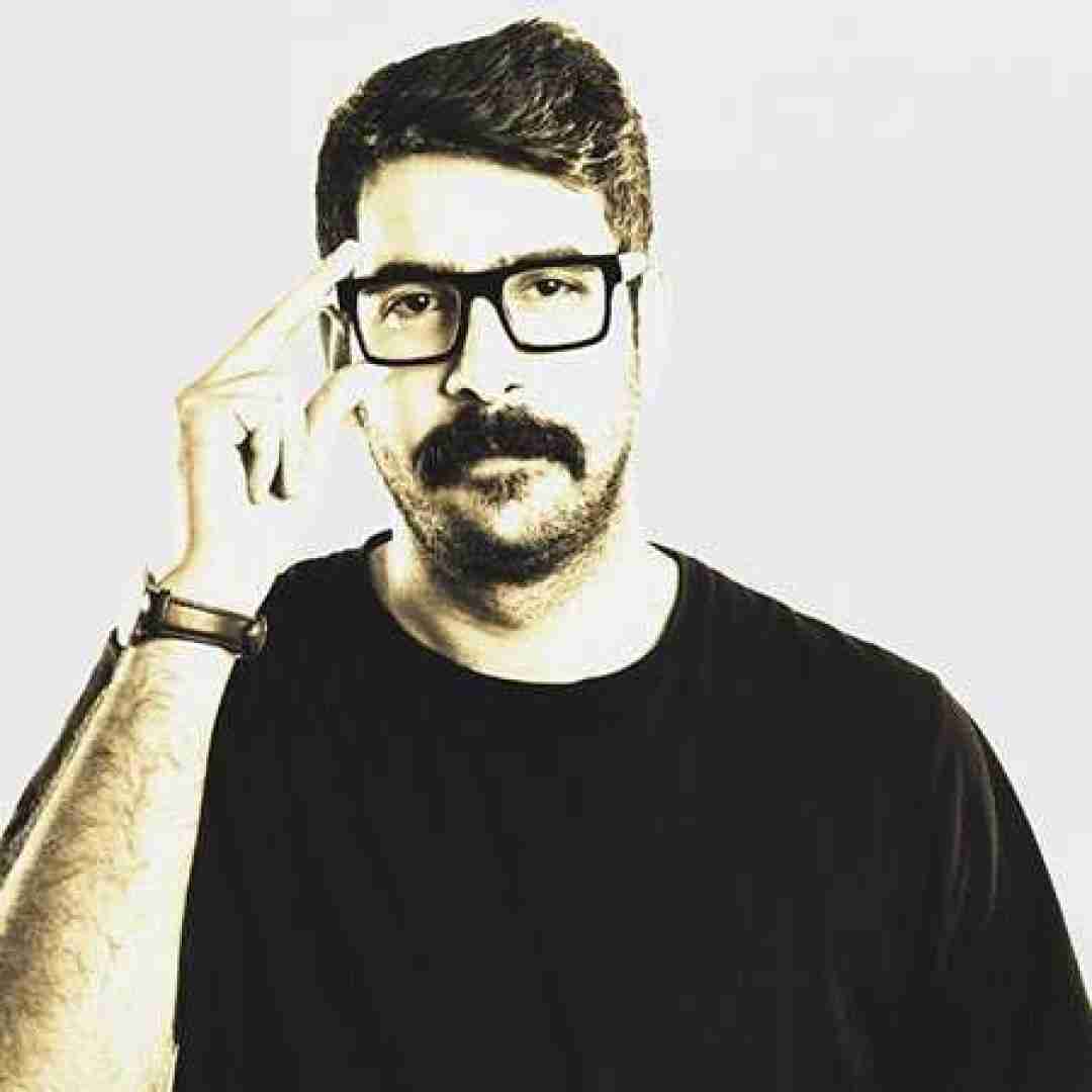 وصال علوی موهاتو باد میبنده و این قصه با تو سر میشه