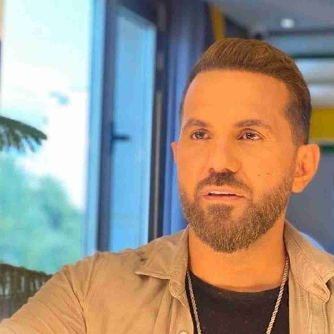 علی پناهی هلو تولدمه بیارید کیکو برم سلامتی خودم پیکو