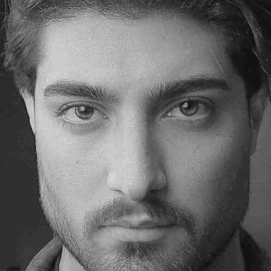 امیر لیام مه حالم خوبه آری با قرصام اتاق پر دوده