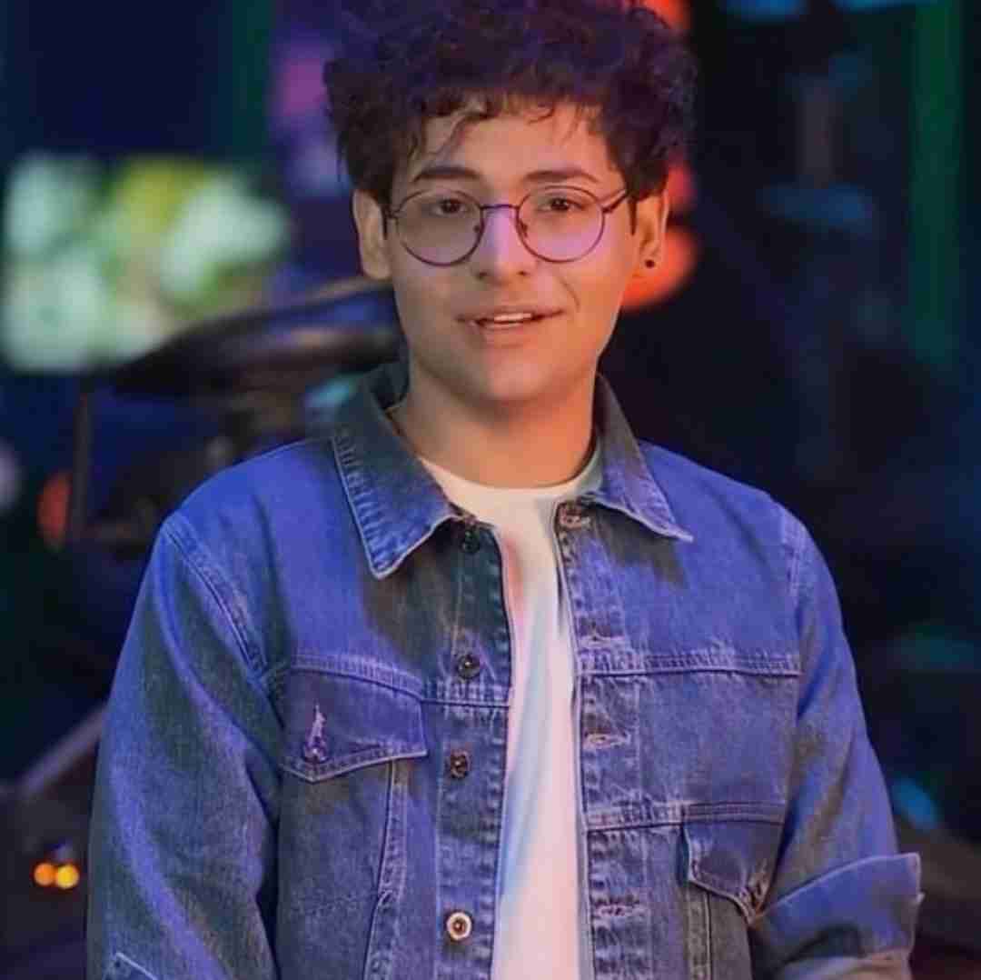 عرفان ابرا نمیدونی چقد به موقع اومدی فک میکردم تنم بمونه