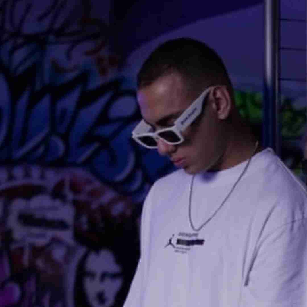 شایان یو تنهام الان سر کی سر تو دلم تنگه برا کی