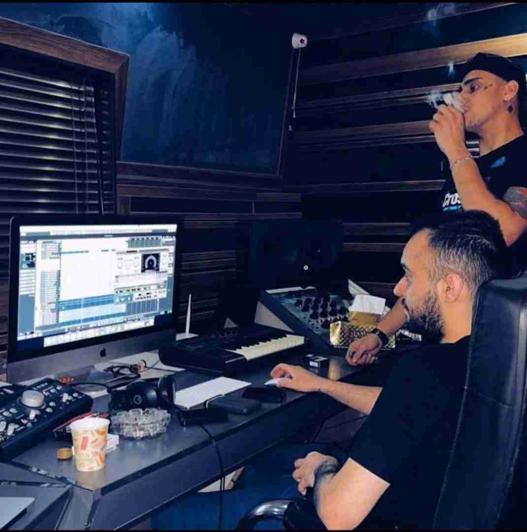 شایان یو طلبکارم از این دنیا طلبکارم از خانوادم