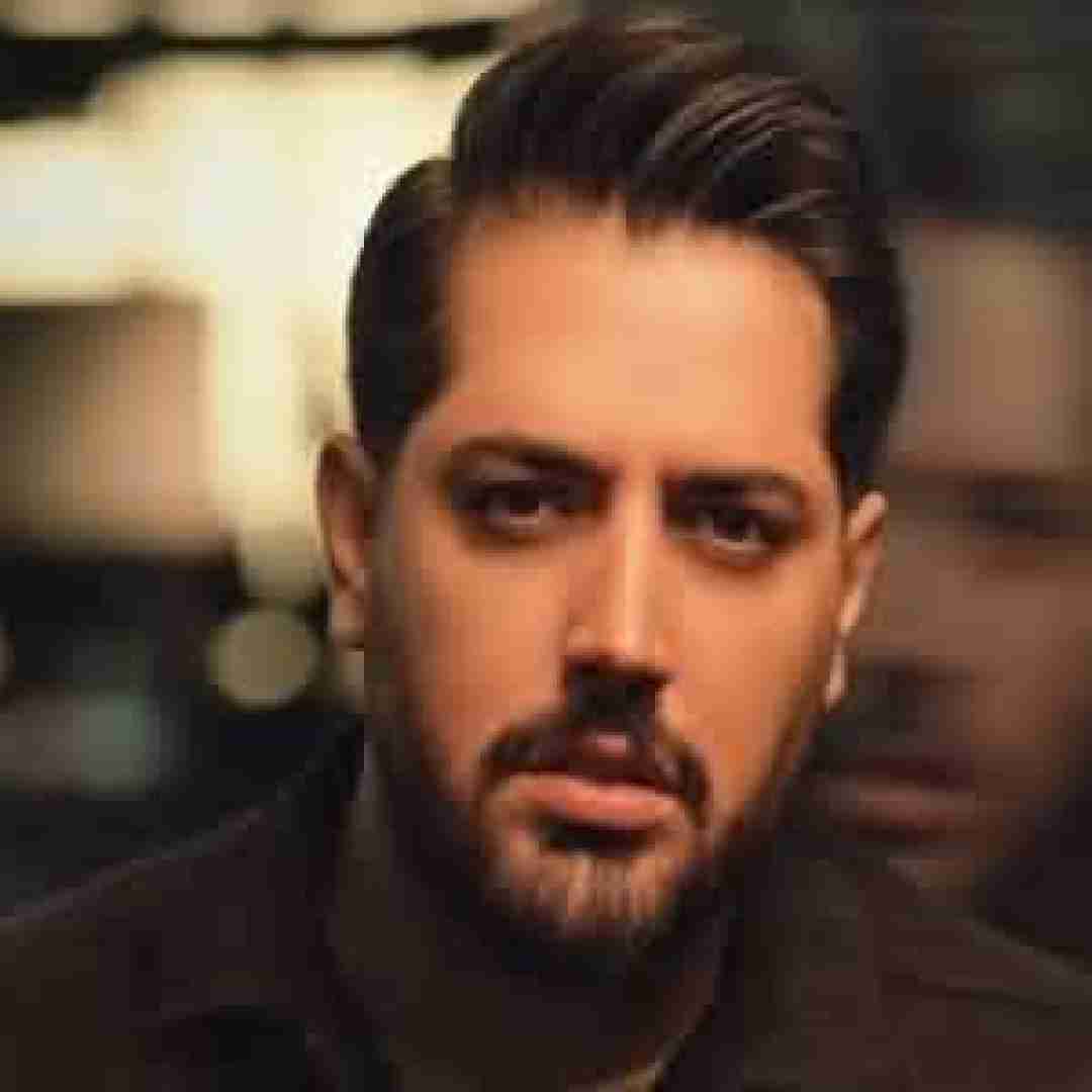 میلاد بابایی نفهمیدم داری سرد میشی اون آخراش