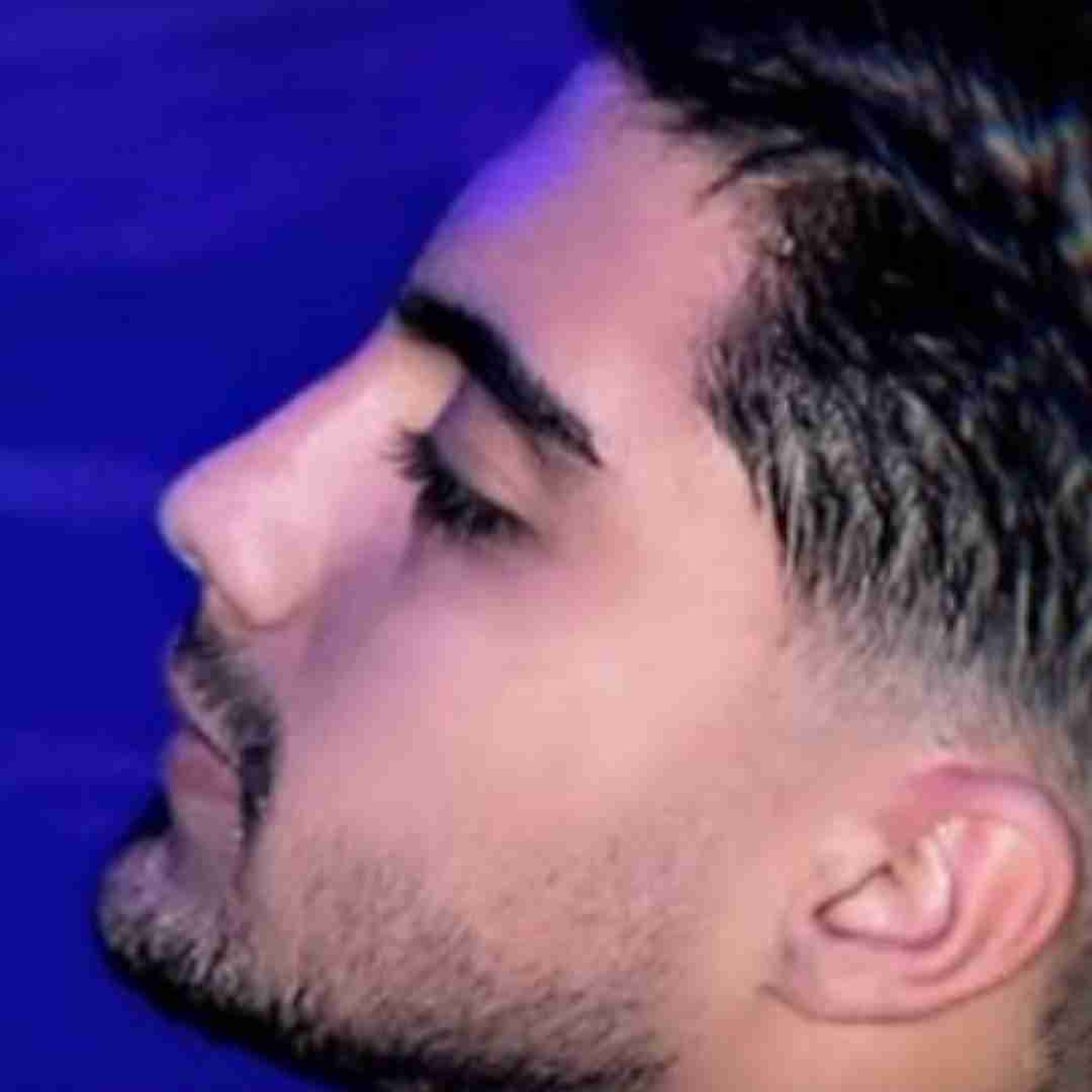 طاها کماسی یه شبه گذاشتو رفت نذاشت حرفامه بگم چشاش داره دروغ میگه