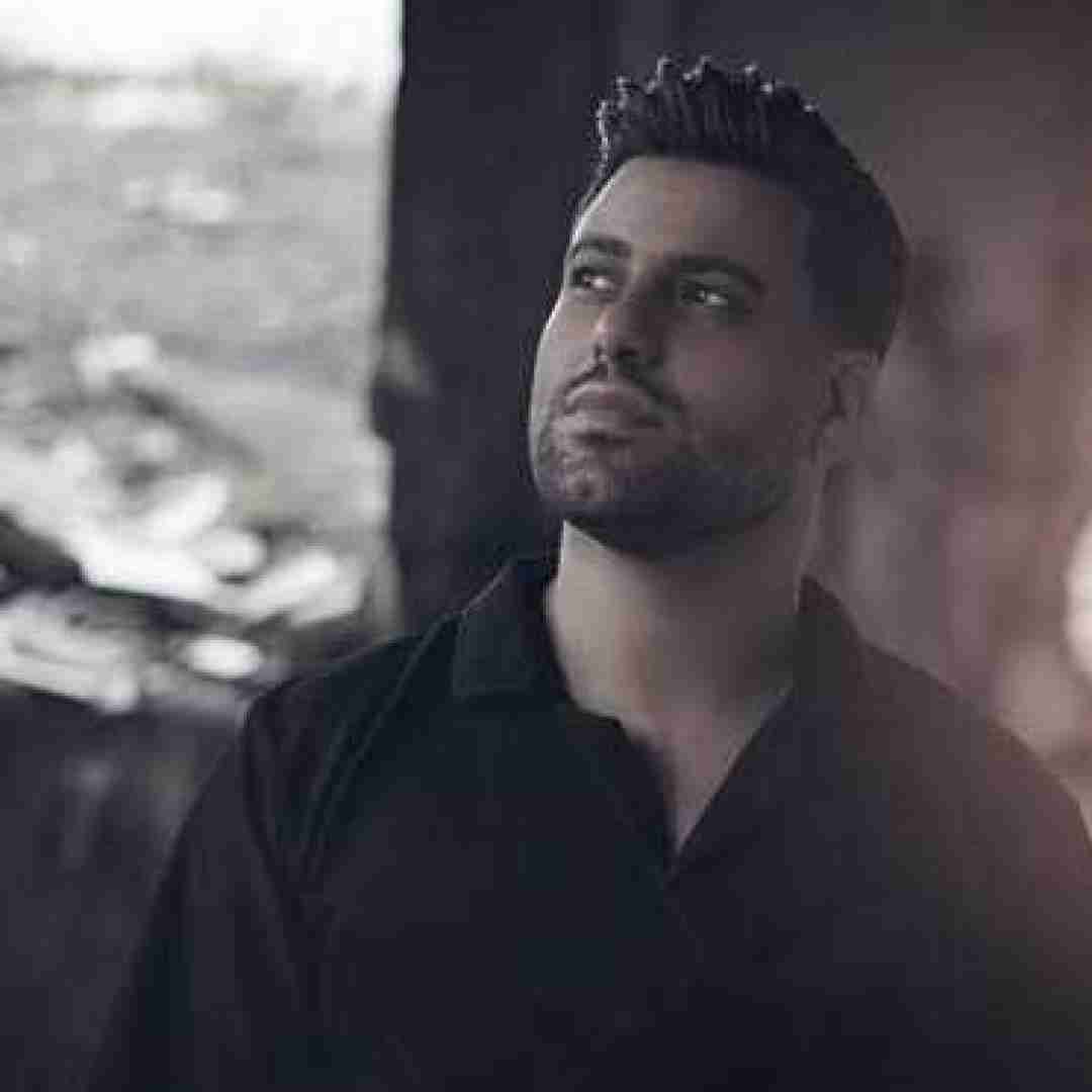 مهدی بابایی من فدای اون خندیدنات بیا بیا جونم میدم برات