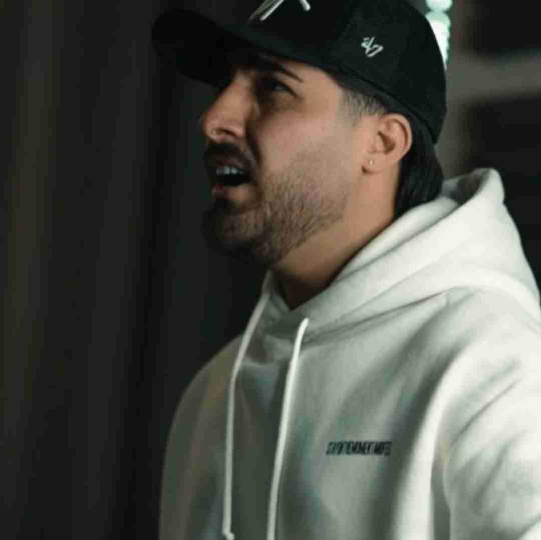 امیر لیام بسمه چنی جرو بحث خیلیا بشم گفتن نکن