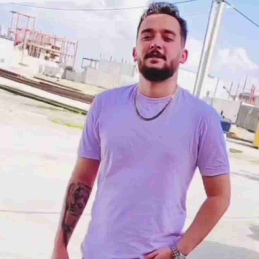 هومن آدینه یه در و در رته گوته و کل شهر