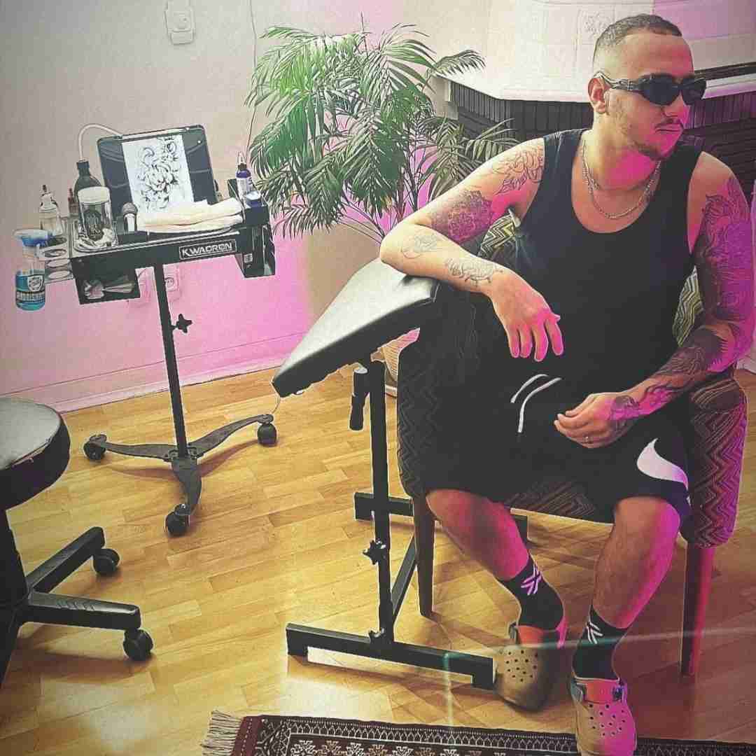 شایان یو چند روزه خونم تنها الکی میگم خوبم اما