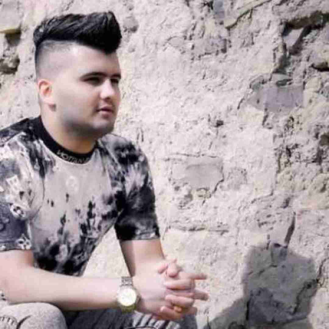 محمد محمدی بگو دروغه مگه کوری نمیبینی سفید شده شقیقم