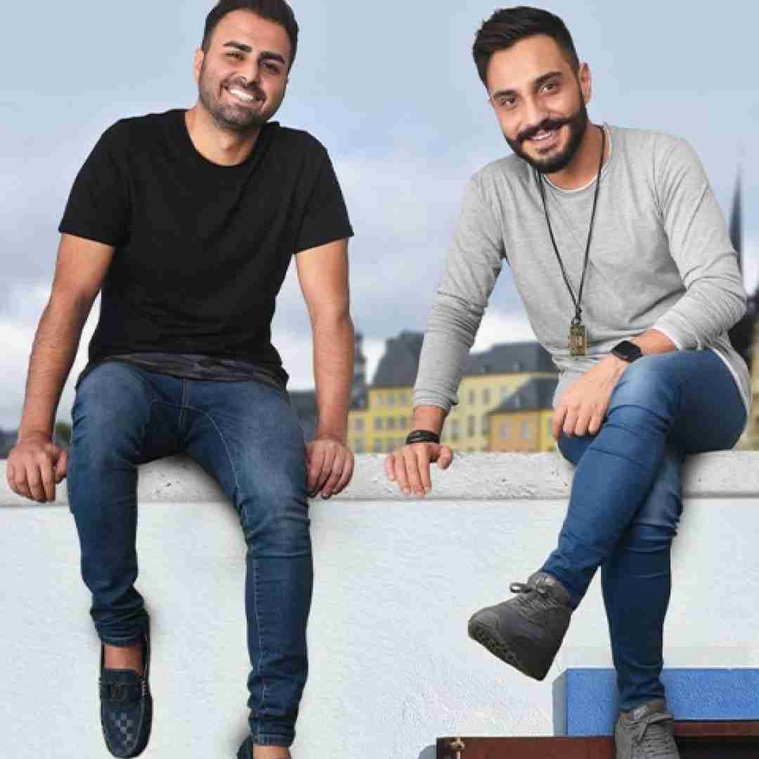 پازل بند میخندی مصنوعی تو عکسا خیلی وقتا