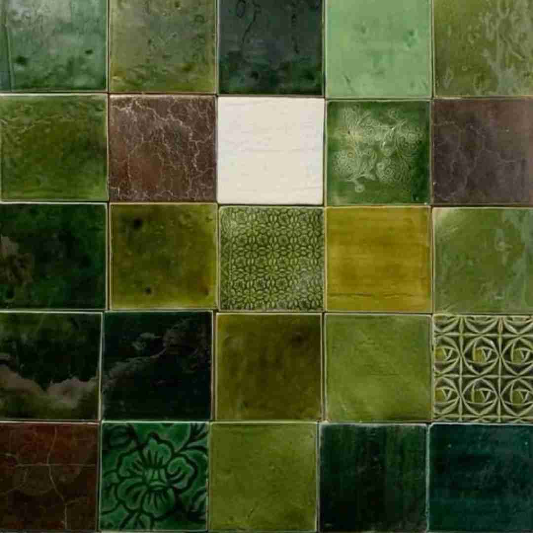  از این ورا غریبه یادمه یکی بود میگفت اسمشو نیارم دیگه