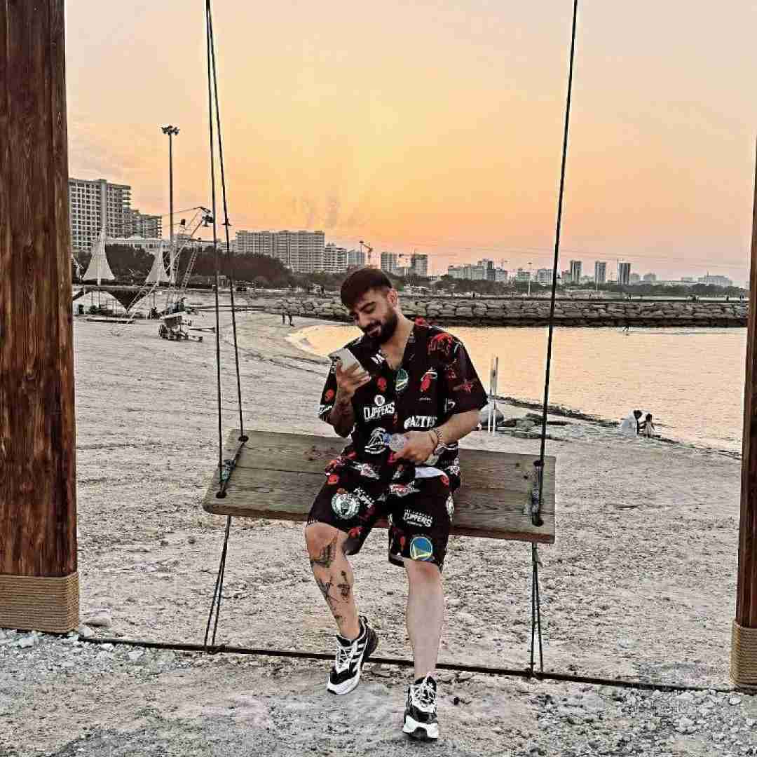 رامین تجنگی ﻟﺐ ﺗﺮ ﺑﻜﻨﻰ ﺷﺎﻫﺮﮔﻤﻪ دادم اﻧﻘﺪ ﺗﻮ ﺟﺬاﺑﻰ ﻫﻨﮓ ﻣﻴﻜﻨﻪ آدم