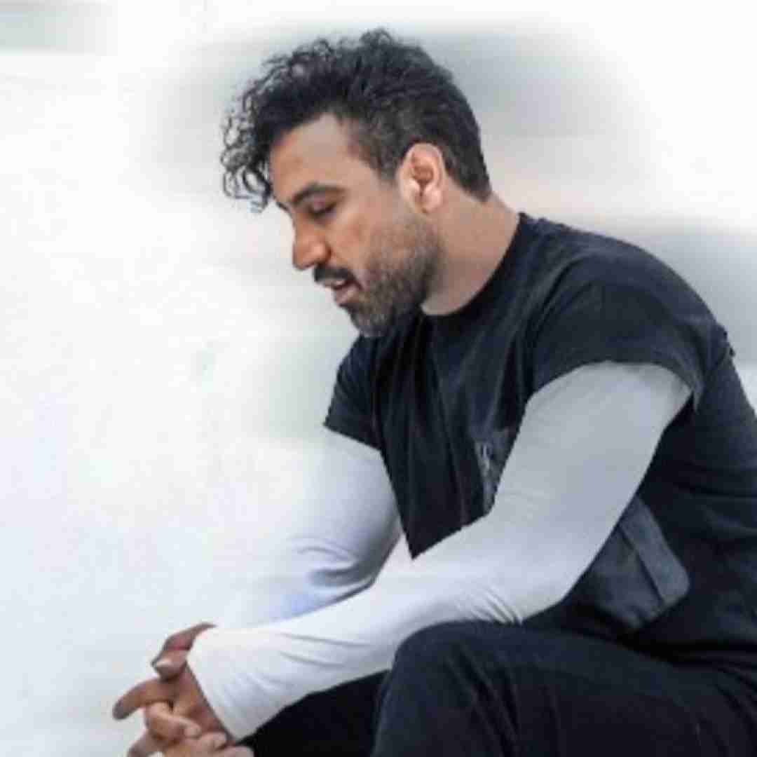 احمد سلو نمیدونم ﻧﻤﻴﺪوﻧﻰ ﭼﻘﺪ اﻣﺸﺐ دﻟﻢ ﺗﻨﮕﻪ ﭼﻘﺪ دوری