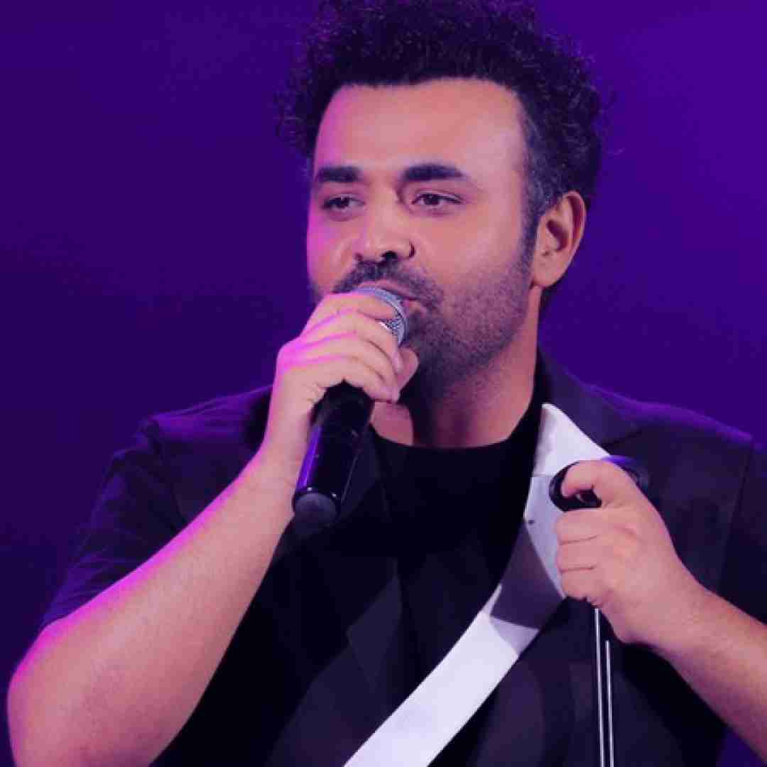 میثم ابراهیمی مثل پیچ چالوسه وقتی موهات تو باد بازه