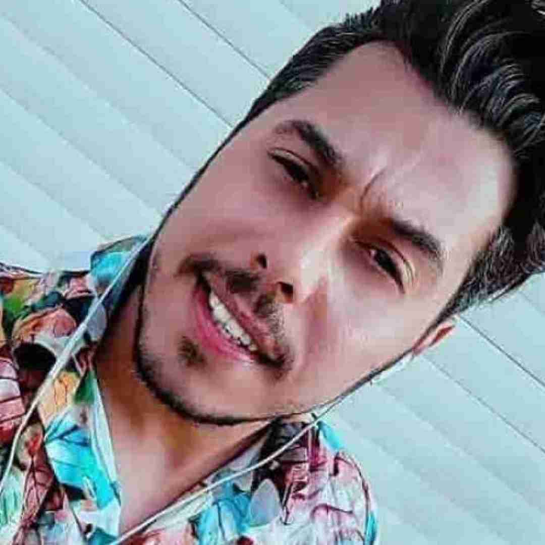 دانوش میخوام الان ذهنمو دورش کنم فکرمو مشغولش کنم