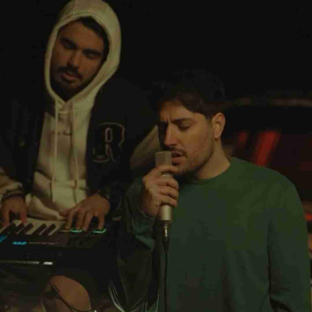 دانلود آهنگ اداﻣﻪ ﺑﺪه ﺑﻰ ﻣﻦ ﺑﻴﺎ ﻣﺸﺖ ﺑﺰن ﺗﻮی ﺳﻴﻨﻢ از میلاد بابایی