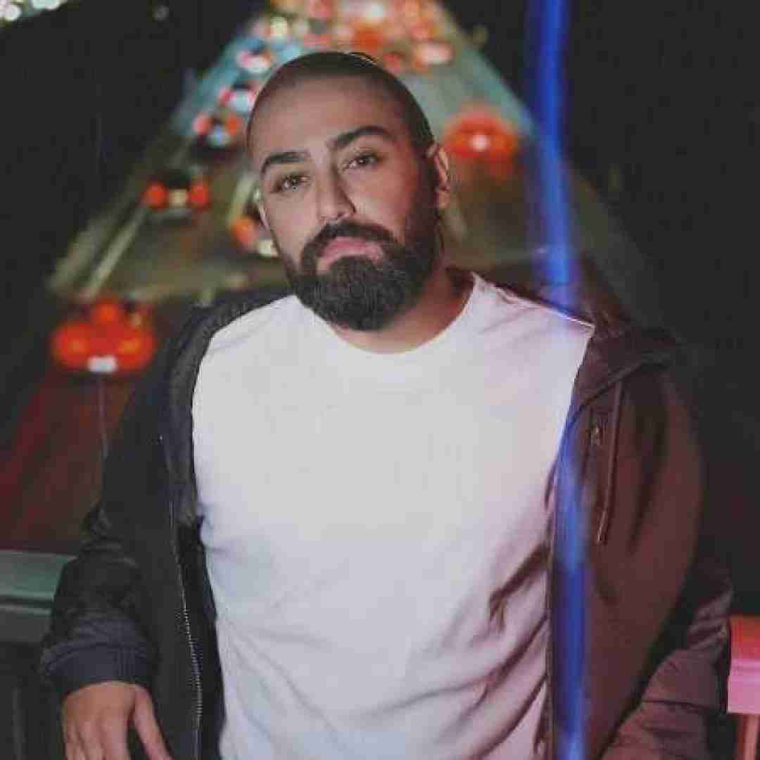 دانلود آهنگ ﻋﺠﺐ ﺣﻮﺻﻠﻪ داری ﻛﻪ ﻣﻴﺬاری دوﺑﺎره دﻟﻢ ﺑﮕﻴﺮه از امیر عظیمی