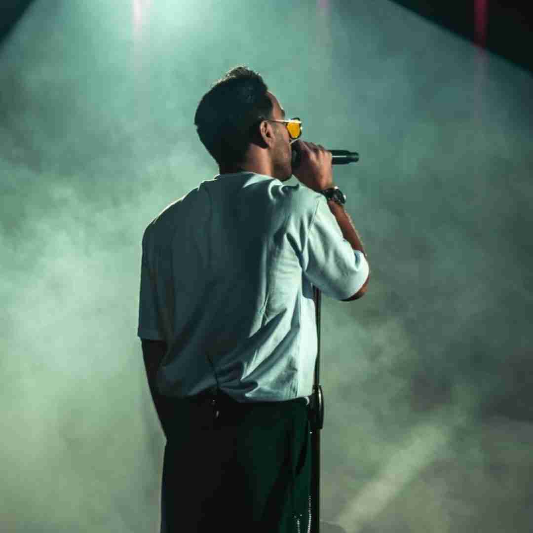 دانلود آهنگ درﻳﺎ ﻃﻮﻓﺎﻧﻰ ﺷﺪ ﻓﺮﻳﺎد زدم از احمد سلو