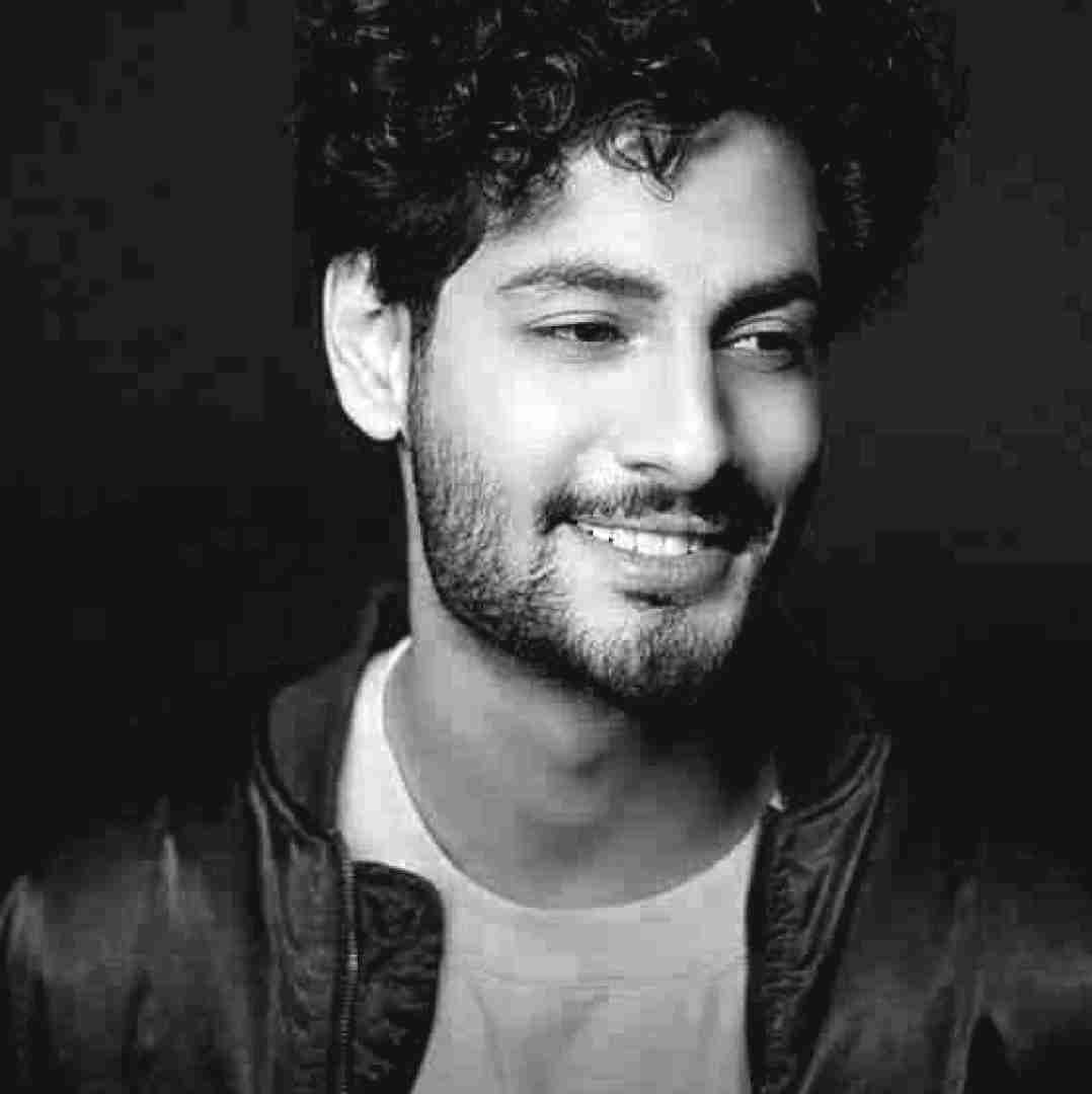 دانلود آهنگ یه من یه تو یه جای دو نفره از ایلیار