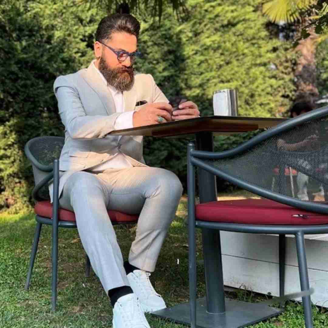 دانلود آهنگ وقتی مرورت میکنم صد بار عاشق میشوم از علی زند وکیلی