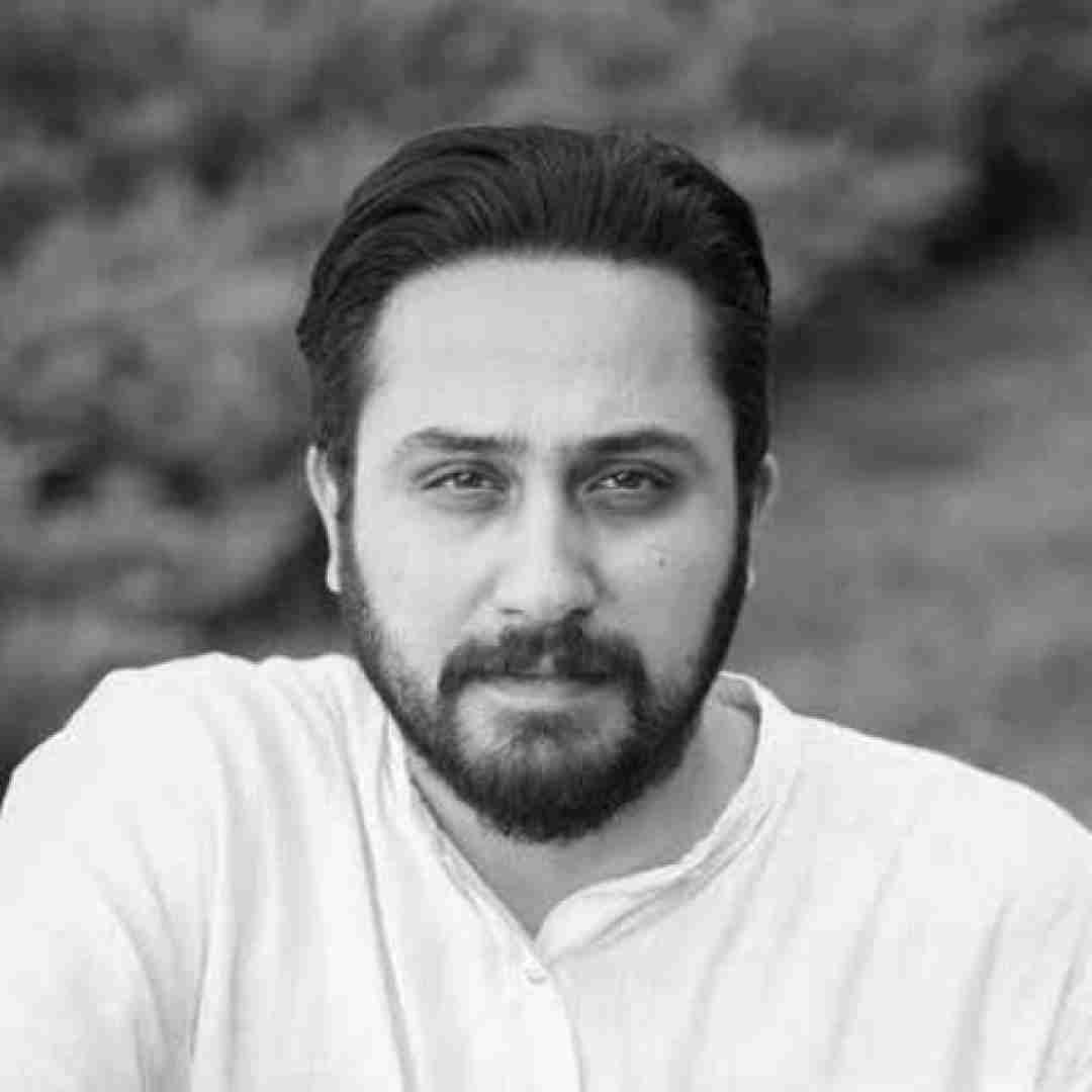 روزبه بمانی من حاضرم به حکم تو هرکاری که بگی کنم