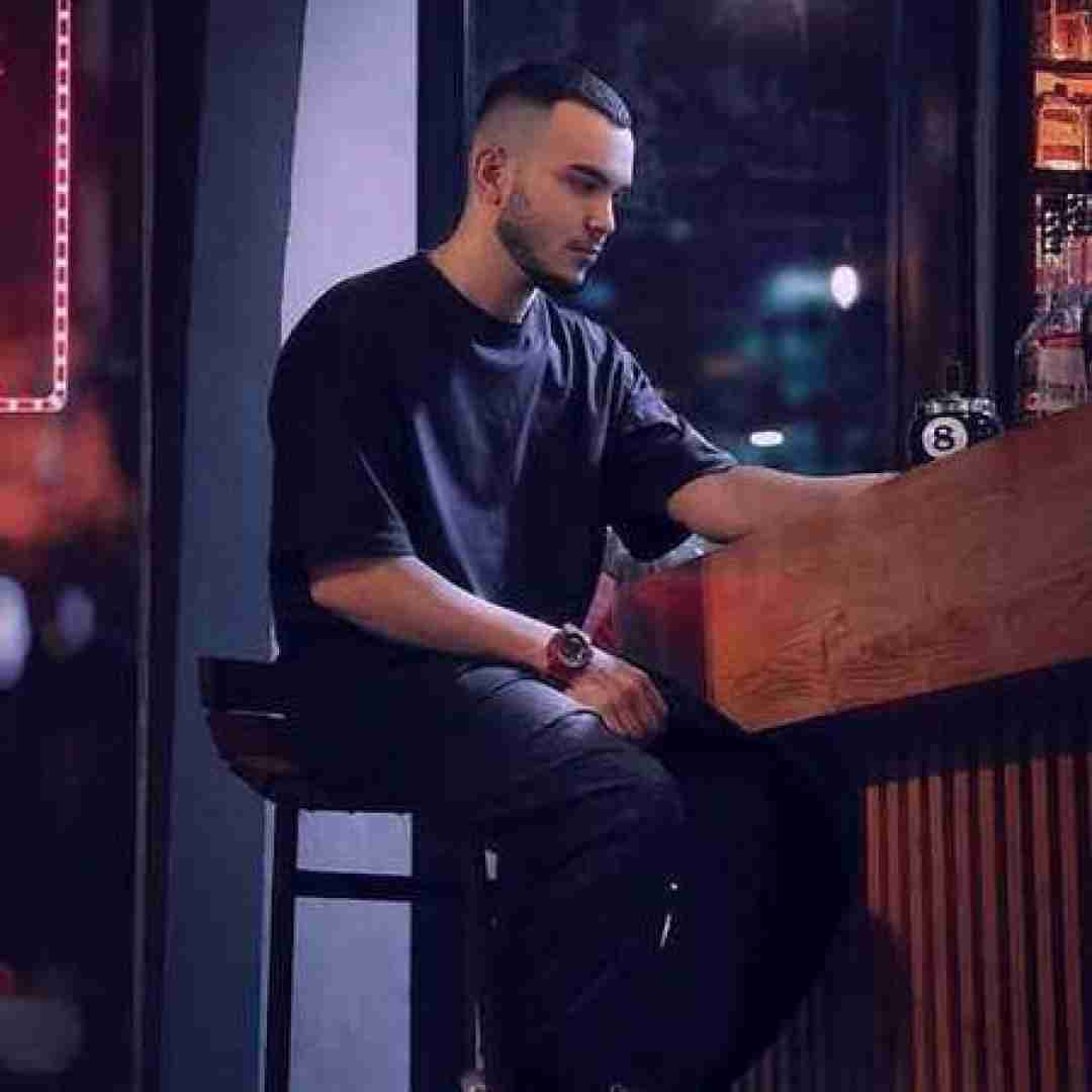 دانلود آهنگ تمومت کردم تو مغزم یه گلوله حرومت کردم از مهیار