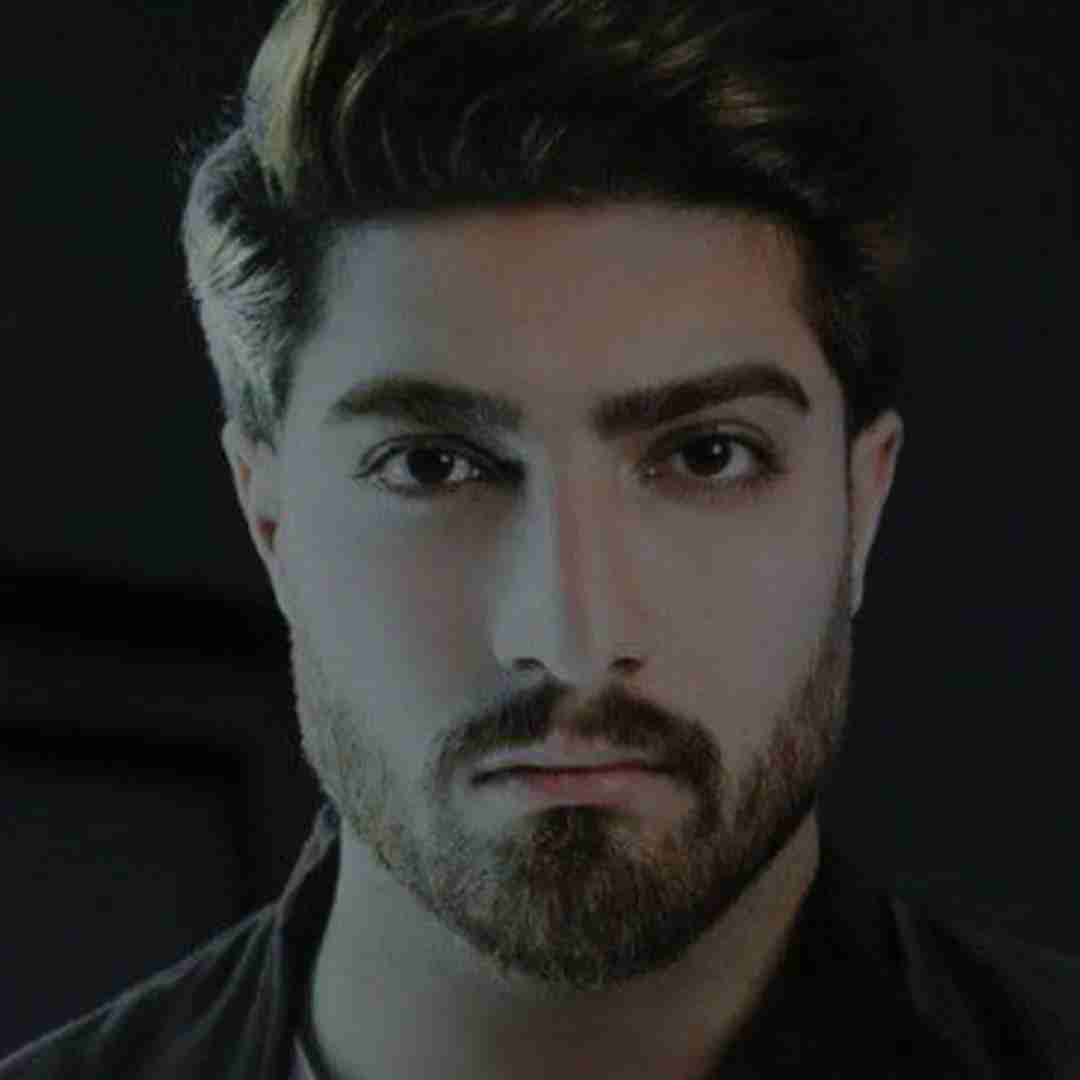 امیر لیام صدای اذان رسیده گوشم ولی مه هنوز بیدارم