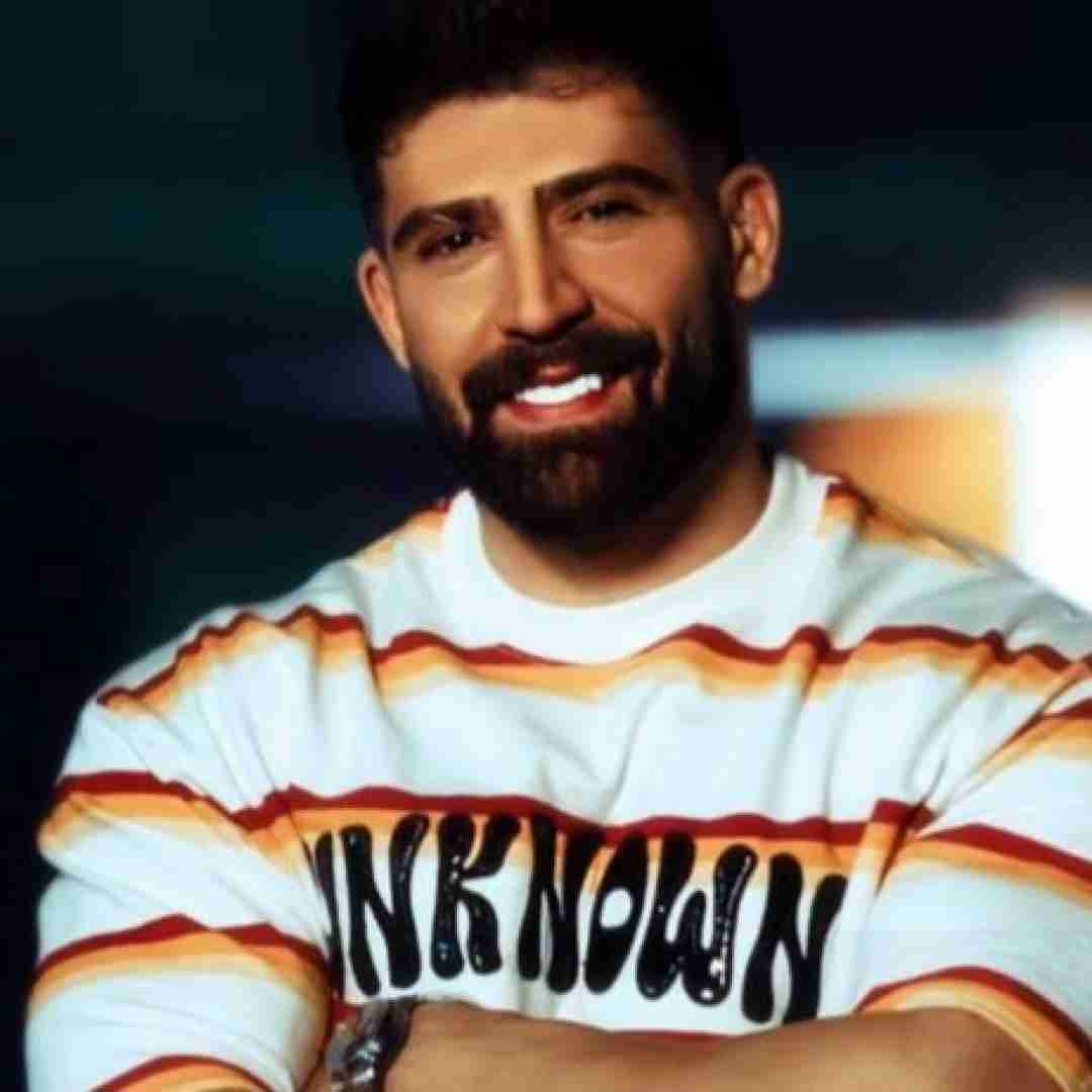 محمد محرمی حق بده اگه هنوز دستپاچه میشم هرموقع میبینمت