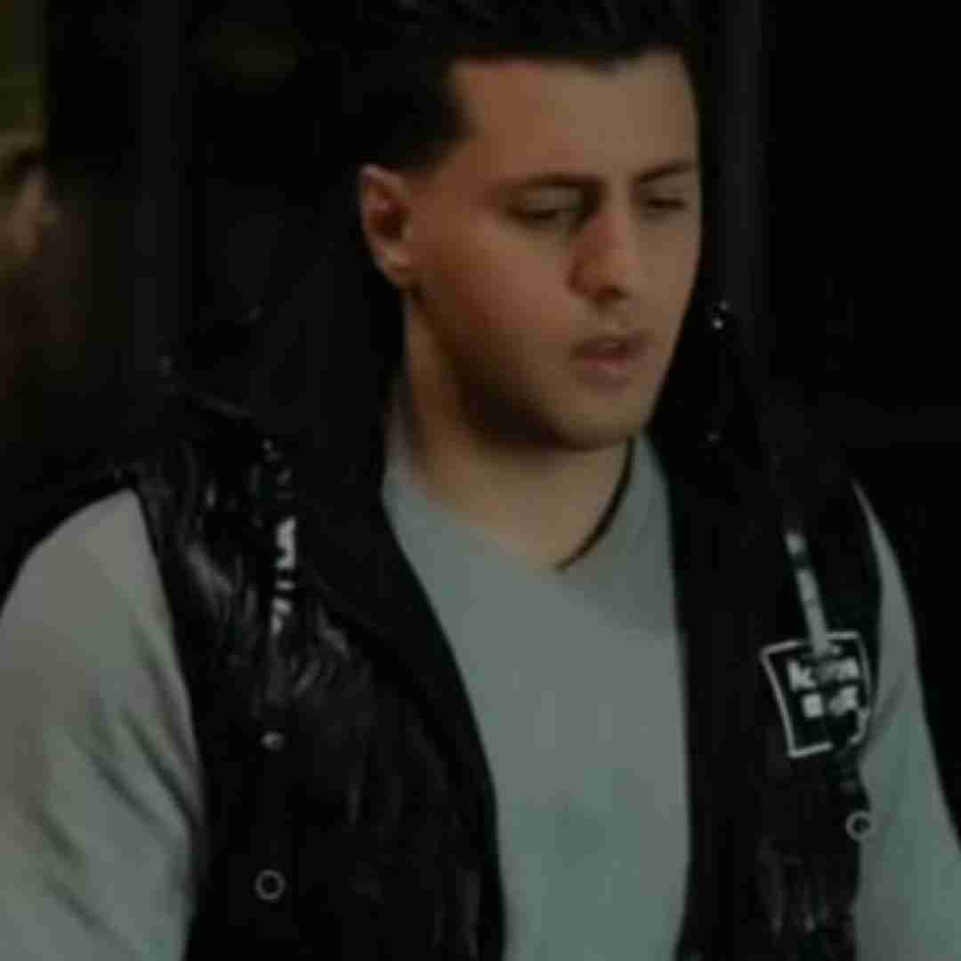 سبحان رستمی ایجو نگاه نکو جلو درو همسایه منه رسوا نکو