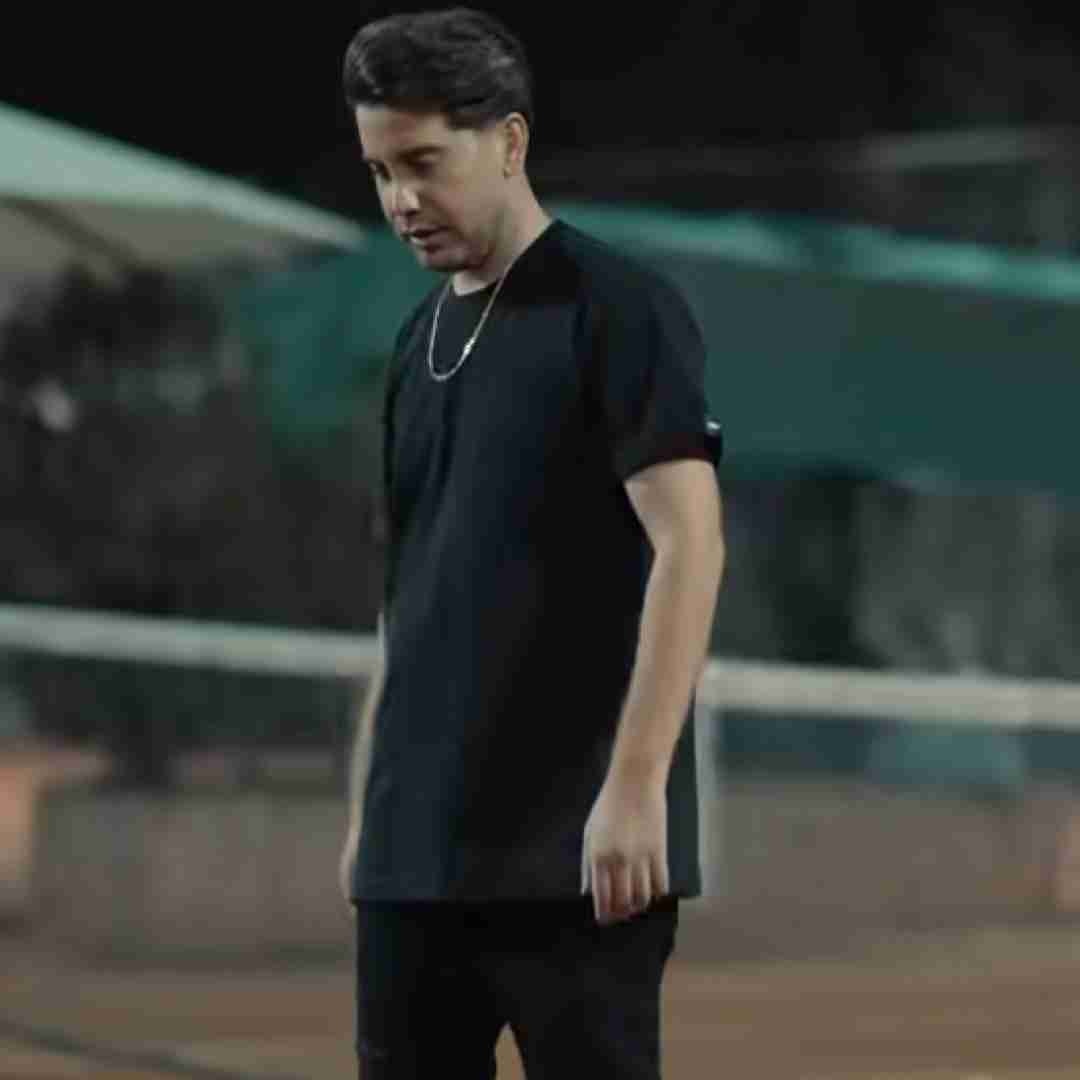 فرشاد آزادی آشوب