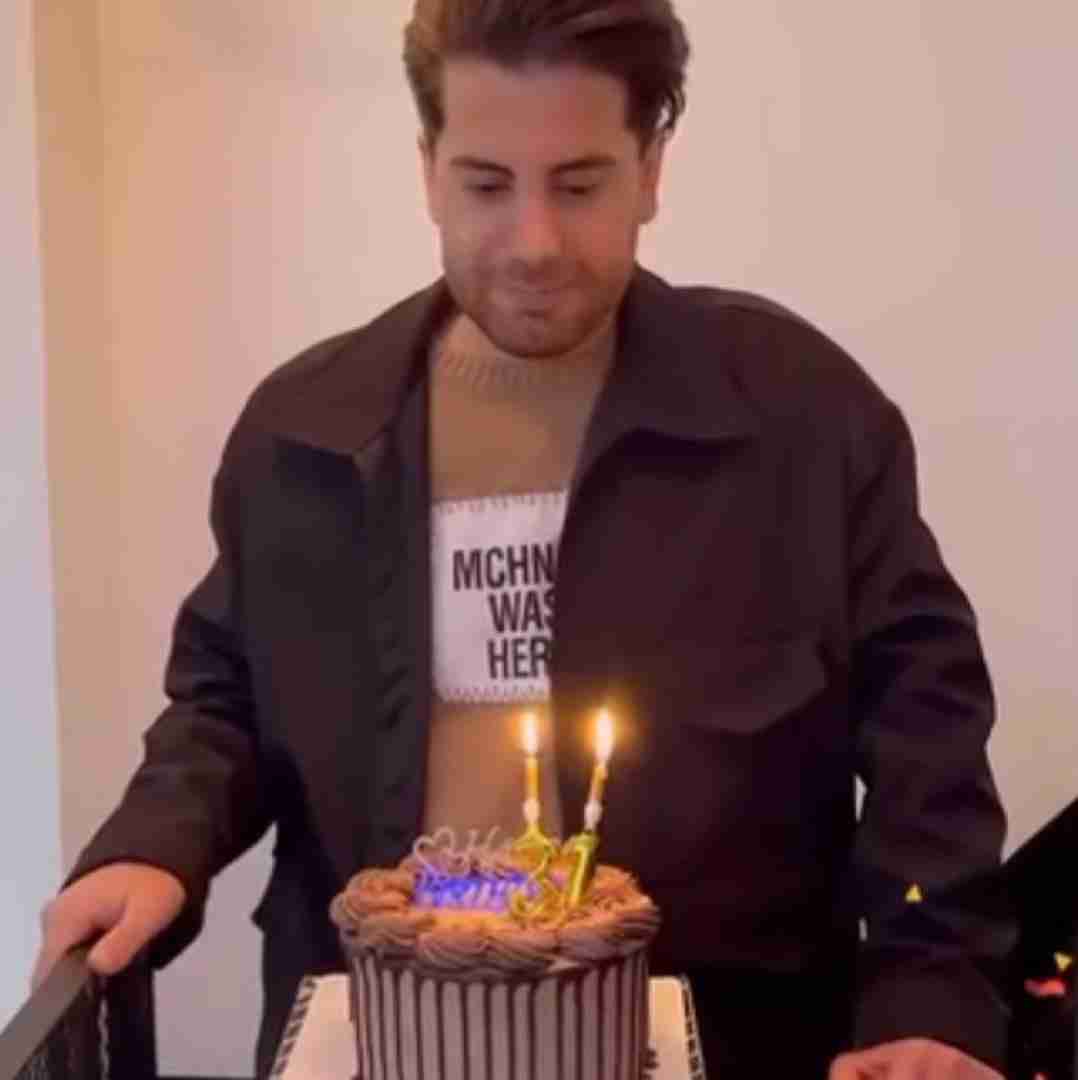 فرشاد آزادی آشوب