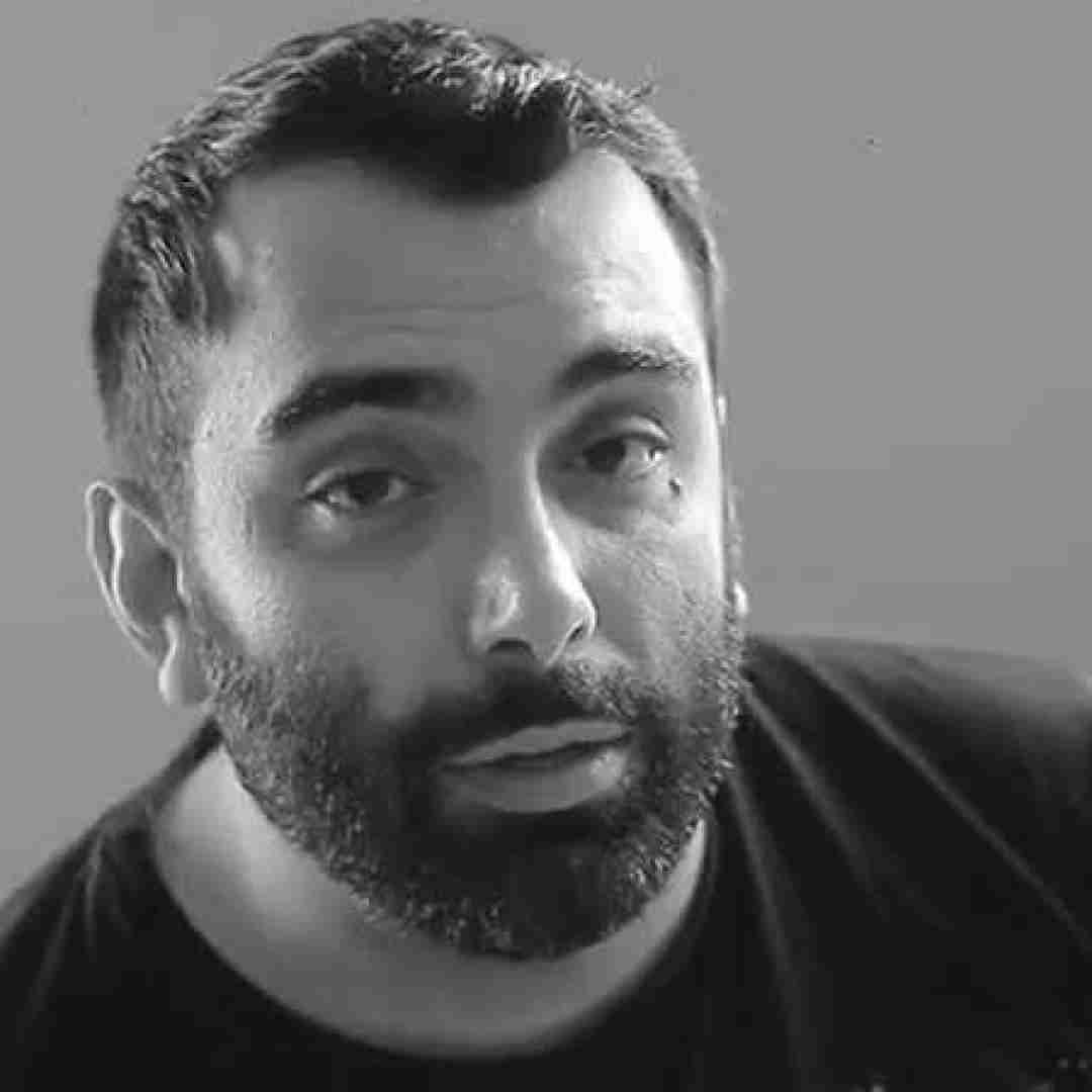 مسعود صادقلو رو دﺳﺖ ﻫﺮﭼﻰ ﺧﻮﺑﻪ زدی ﺗﻮ اوﻣﺪی ﻛﻪ ﻣﻨﻮ از رو ﺑﺒﺮی