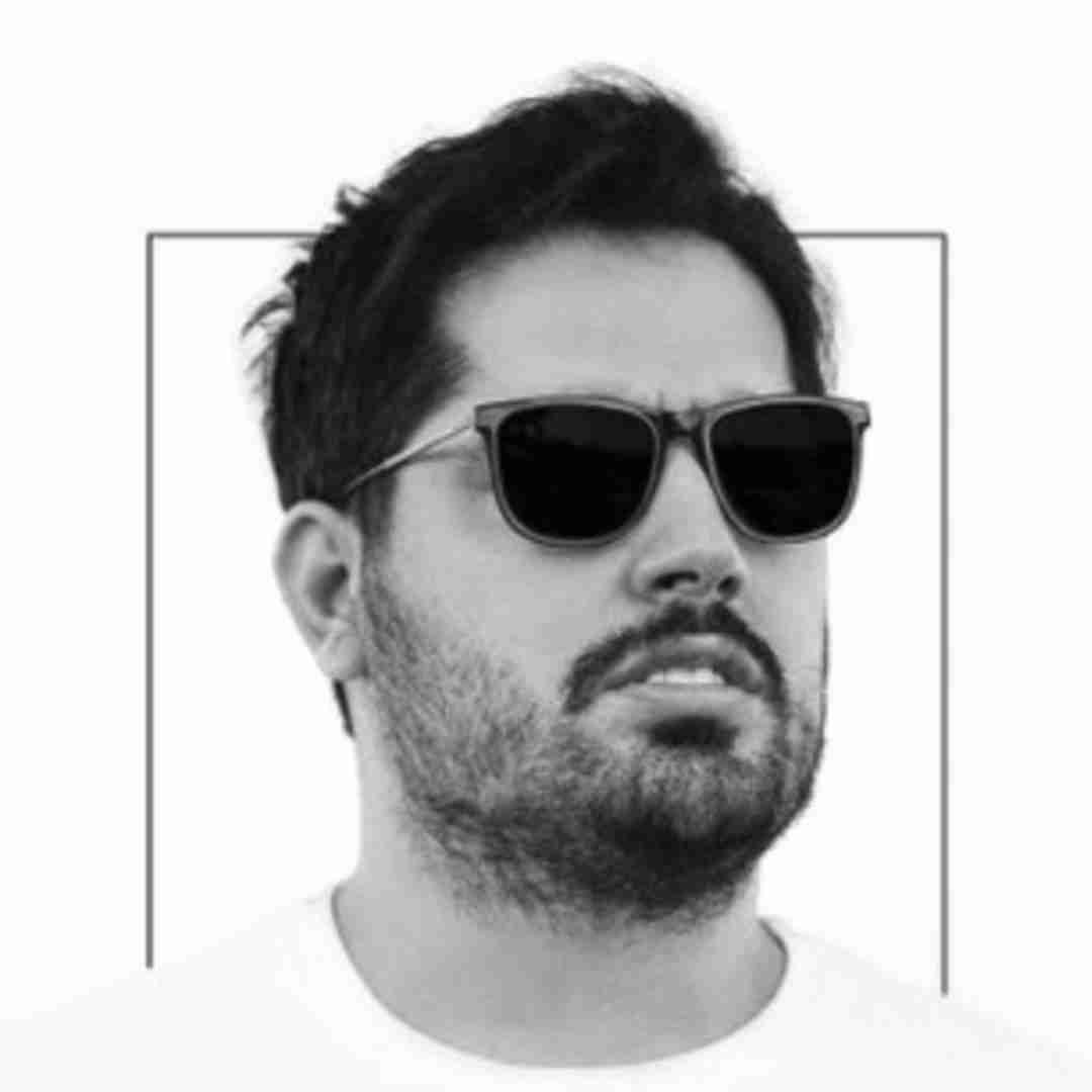 میلاد بابایی رﻓﺘﻰ وﻟﻰ ﻳﻪ درﻳﺎ ﺣﺮف ﻧﺰده ﺗﻮ دﻟﻢ ﻫﺴﺖ