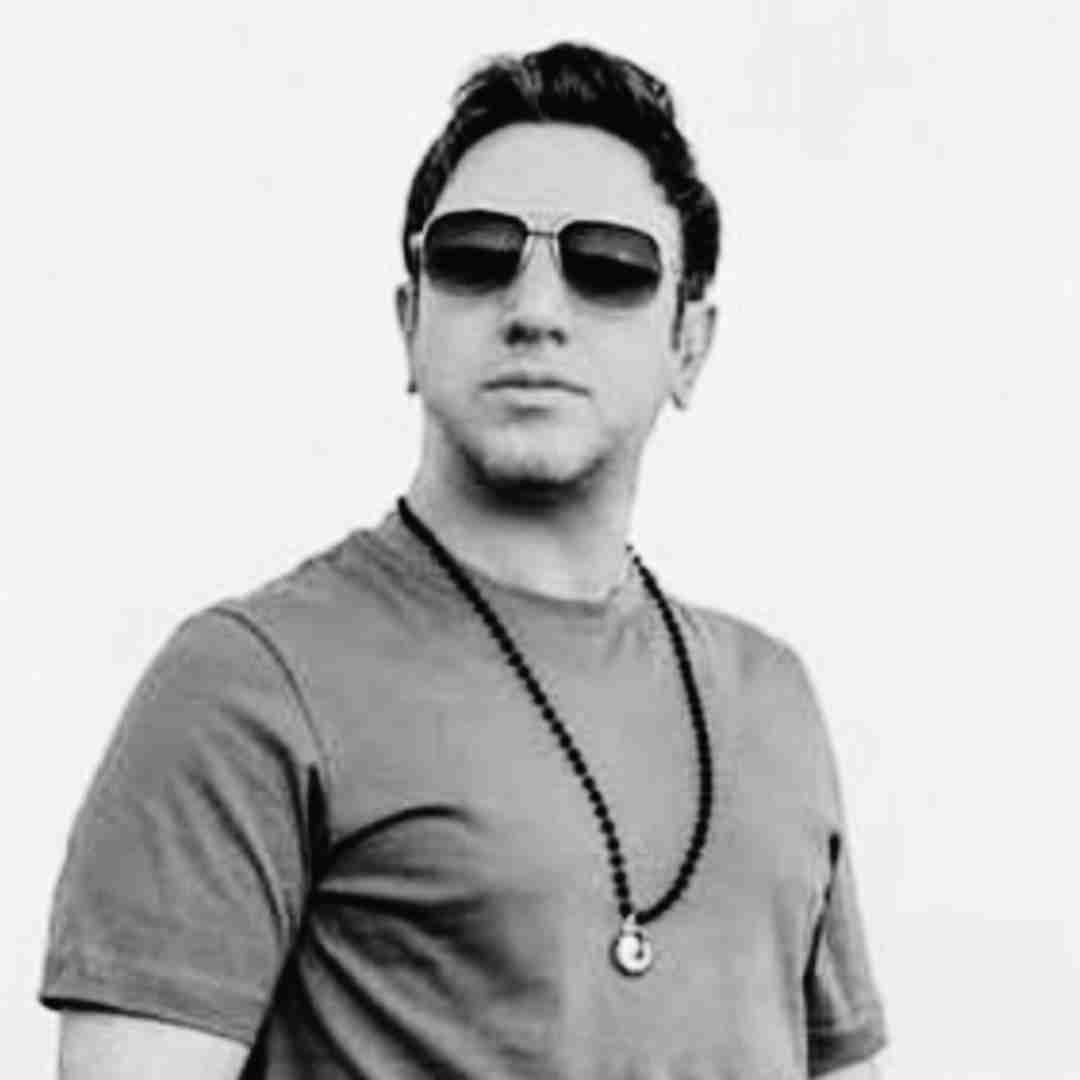 امین رستمی ﻣﻦ ﺣﺎل ﺗﻮرو از ﺗﻮی ﭼﺸﻤﺎت ﻣﻴﺨﻮﻧﻢ