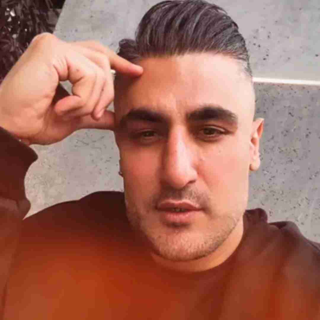 شهاب مظفری ﻛﺎش ﻣﻴﺸﺪ ﺑﮕﻰ ﻫﻤﻪ اﻳﻦ ﺑﺎزﻳﺎ ﺧﻮاب ﺑﻮد