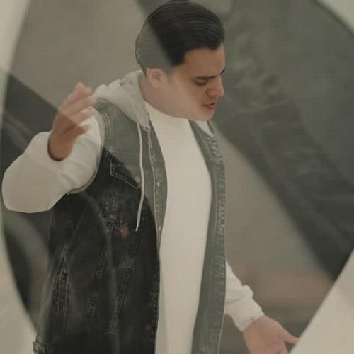 رامین کرمی چشام دیه تار میبینه دنیا رو سرم خراوه