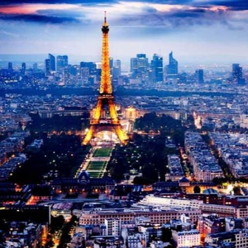 دستات میکنه قلبو تو خالی حرفا دروغ عشقا پوشالی