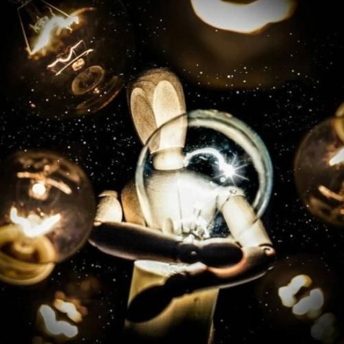 میریم با هم از اینجا یه جا که غم نباشه