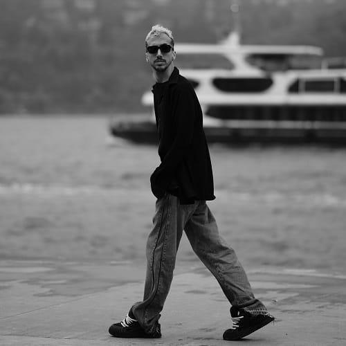 زانکو ببین بالشتو ول نمیکنم تو نیستی و دارم دق میکنم